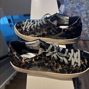 Black and Gold Sneakers P448